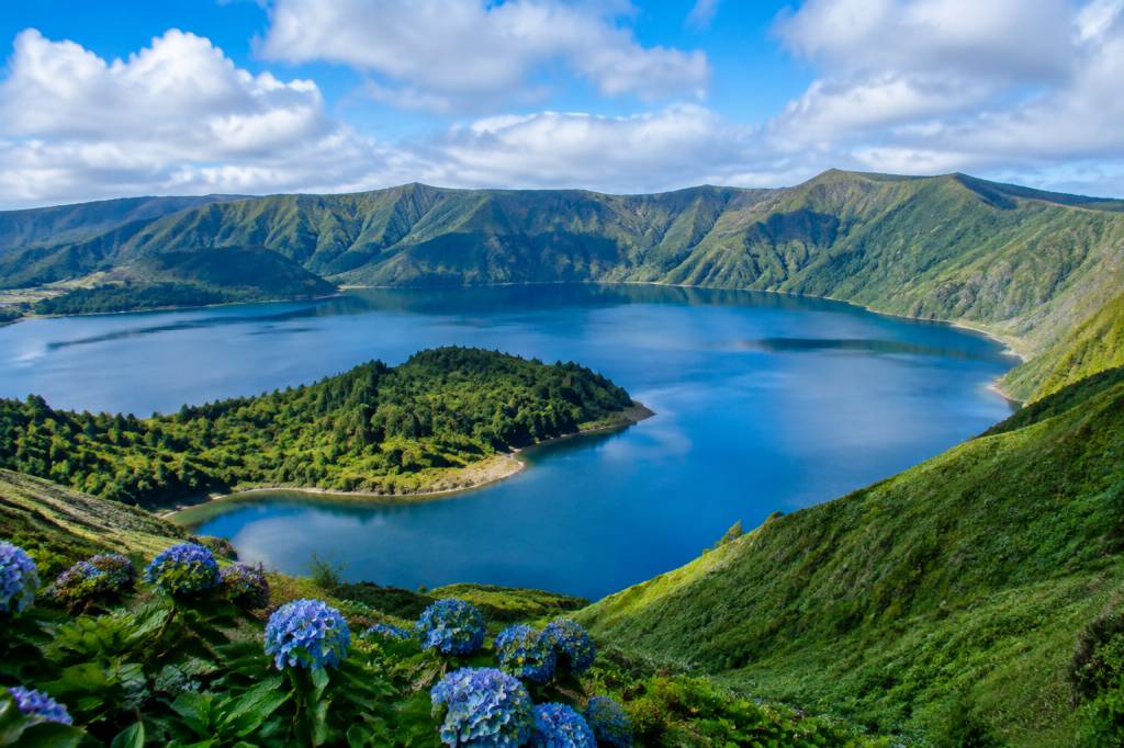 Découvrir les Açores : les lieux incontournables à visiter